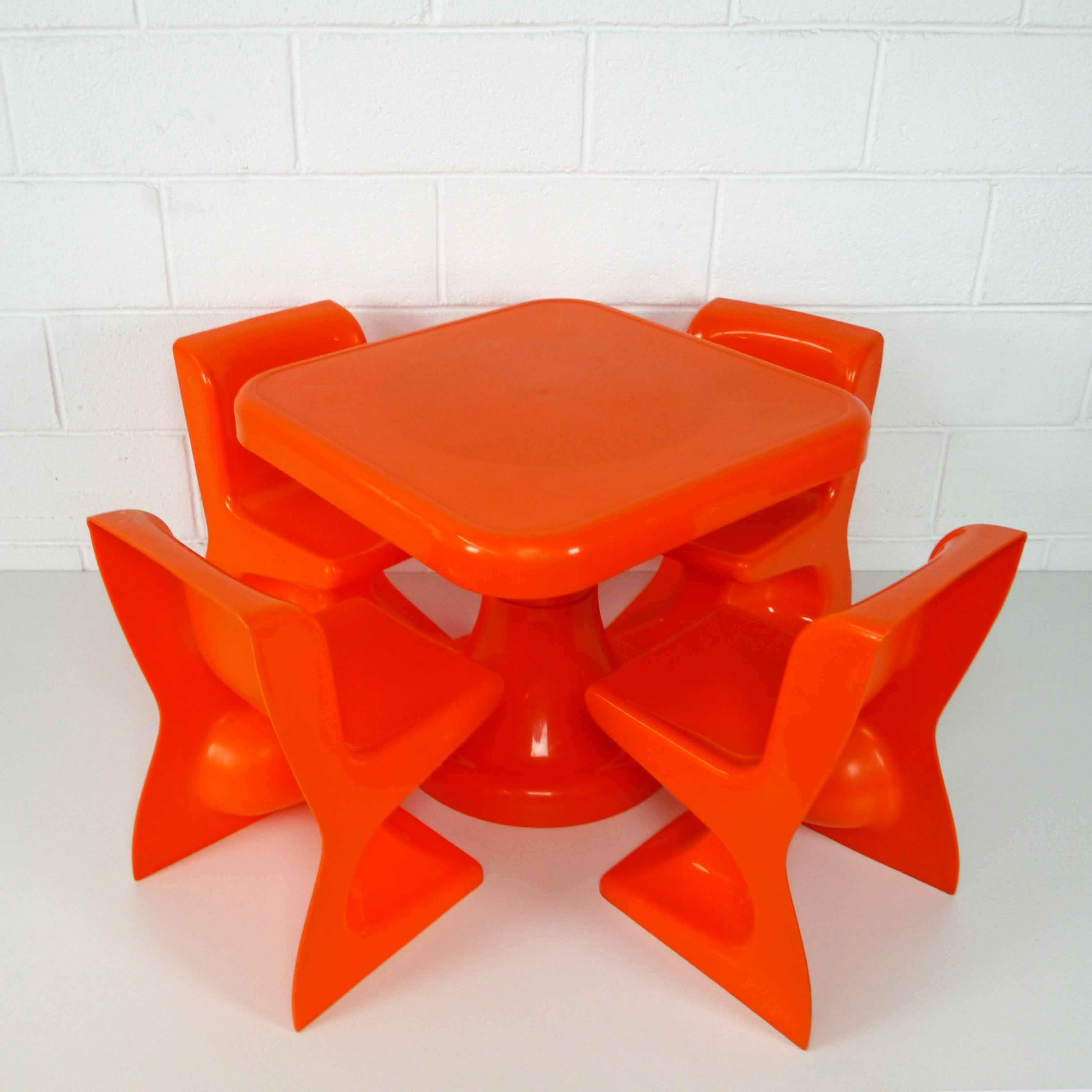 SELAP - Table & Chairs (3)